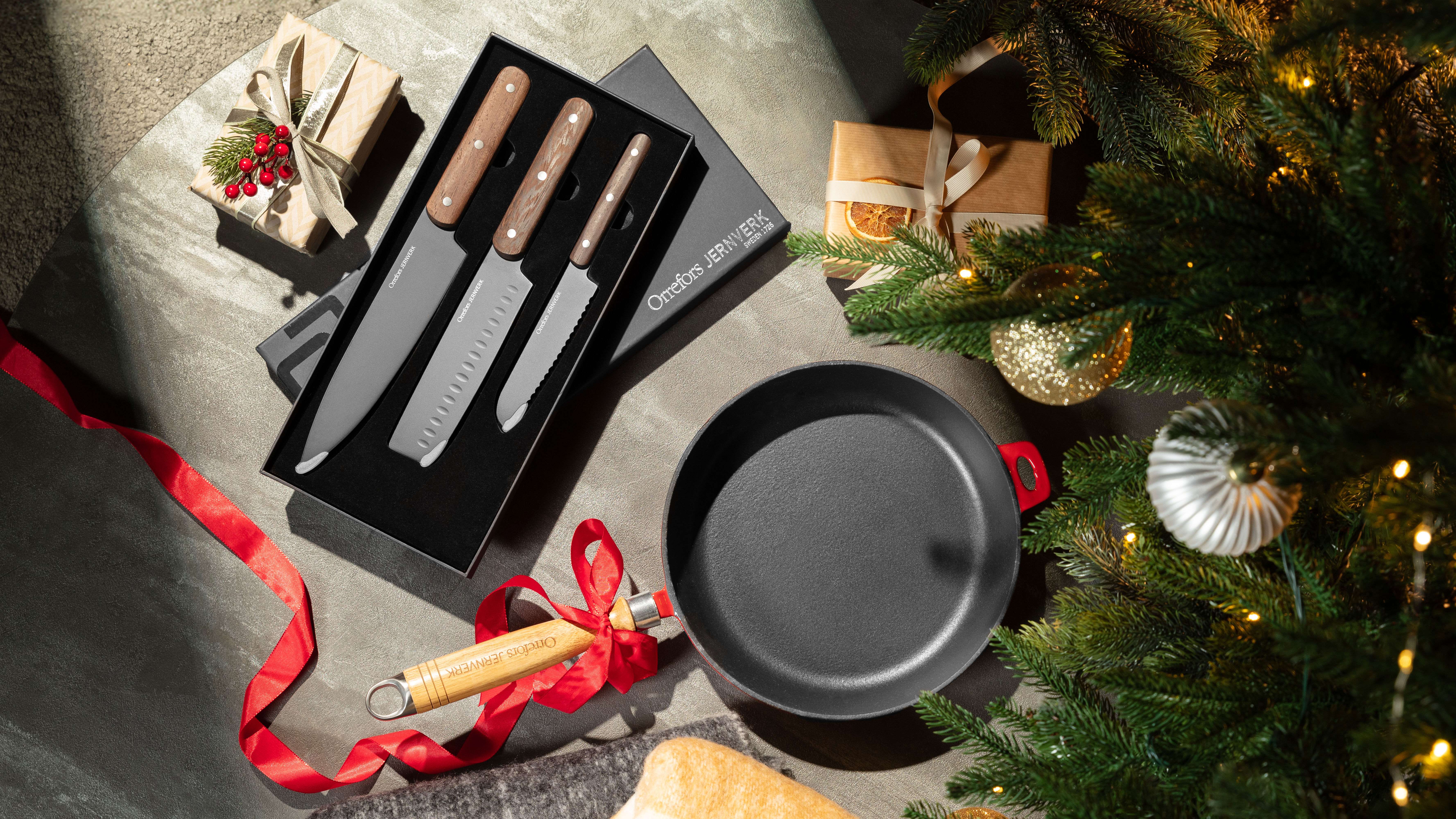 Elegante firmagaver med kniver og kjøkkenutstyr